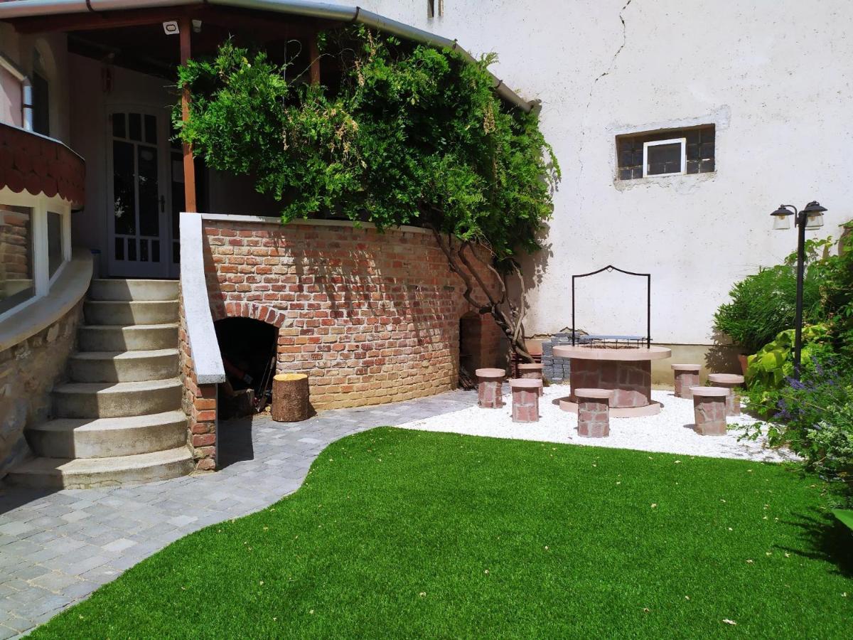 Zoli Apartmanok-Zoli Koelcsey 19 Villa Hajduszoboszlo Exterior photo
